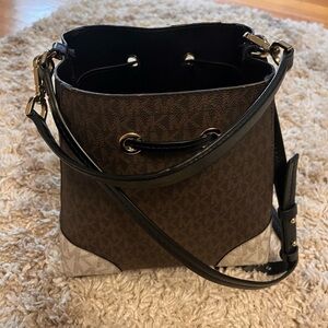 Michael Kors Bucket Bag Small
